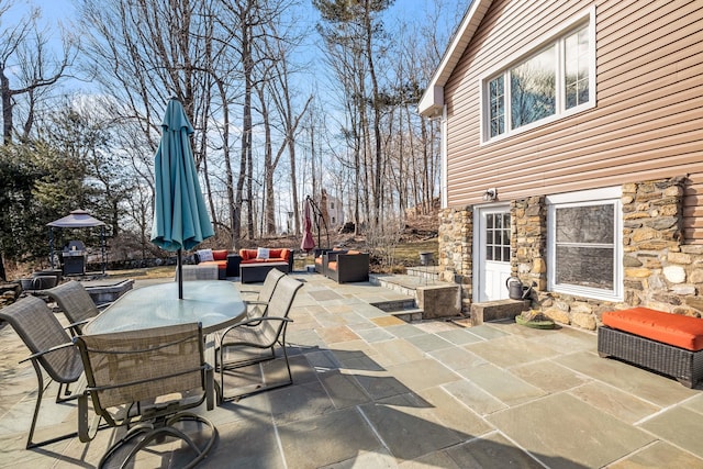 view of patio with outdoor dining area and an outdoor hangout area