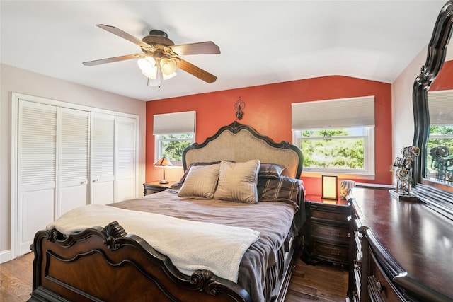 bedroom featuring ceiling fan, a closet, vaulted ceiling, and wood finished floors