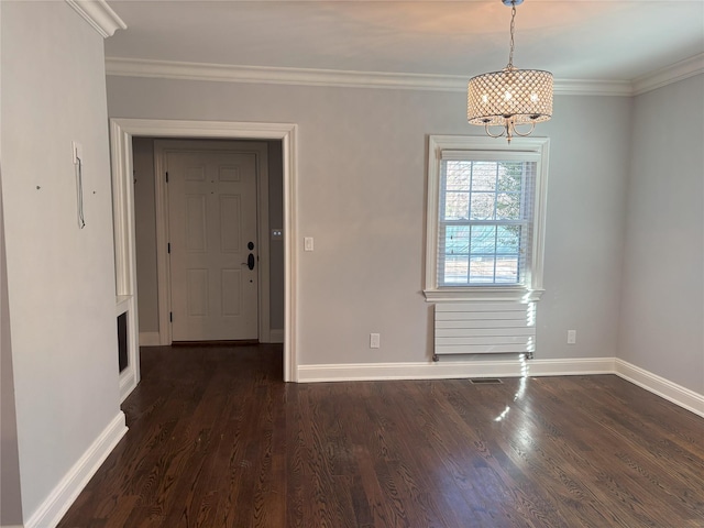 unfurnished dining area with ornamental molding, dark wood-style flooring, a notable chandelier, and baseboards