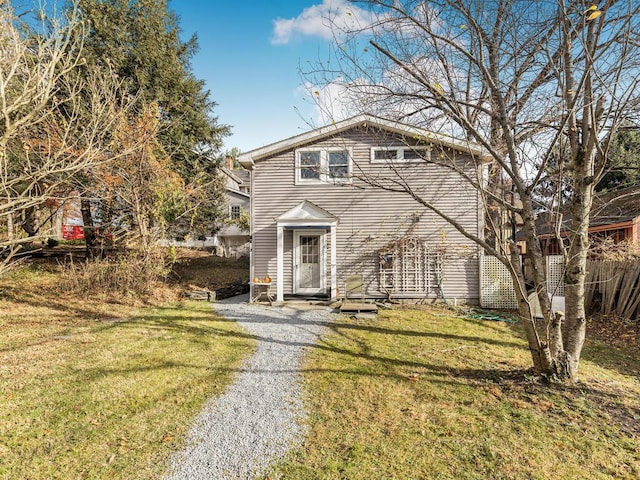 view of front of house with driveway and a front lawn