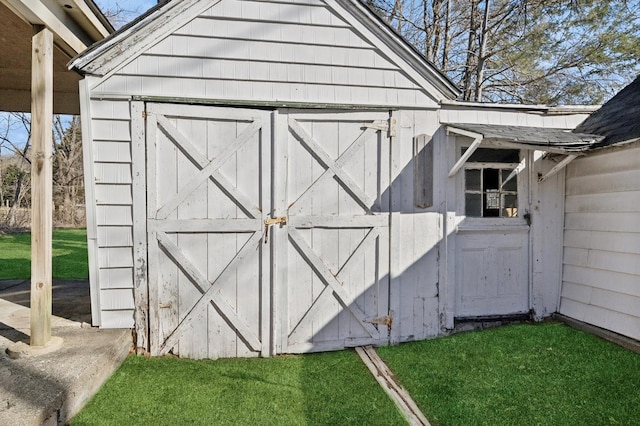 view of outdoor structure featuring an outdoor structure