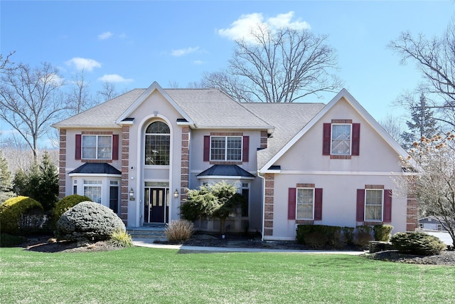 view of front facade featuring a front lawn and stucco siding