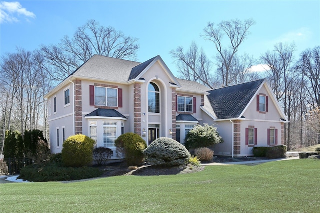 view of front facade with a front lawn and stucco siding