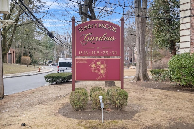 view of community / neighborhood sign