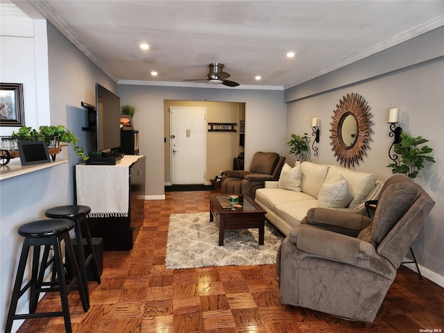 living area featuring recessed lighting, crown molding, baseboards, and ceiling fan