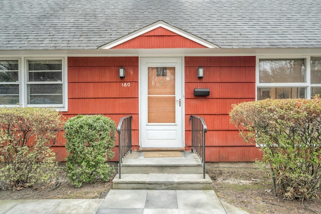 property entrance with roof with shingles