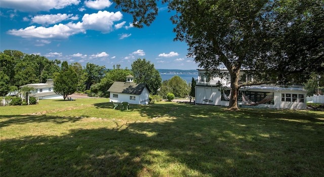 view of yard featuring a water view