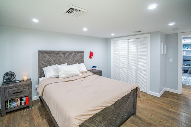 bedroom with visible vents, wood finished floors, and recessed lighting