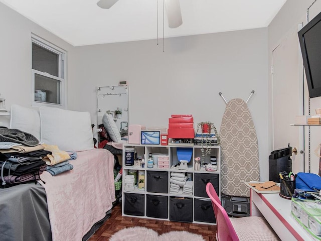 bedroom with ceiling fan