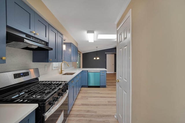 kitchen featuring blue cabinets, stainless steel appliances, light countertops, under cabinet range hood, and a sink