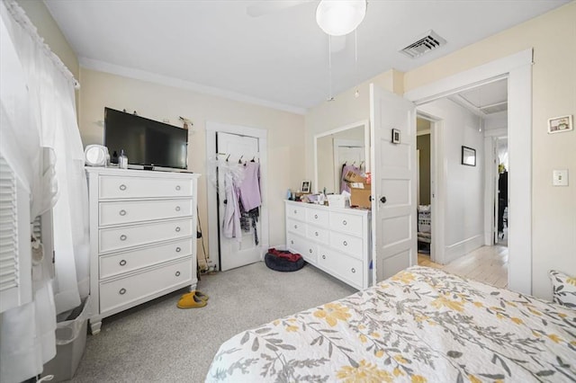 bedroom with carpet, visible vents, and a ceiling fan