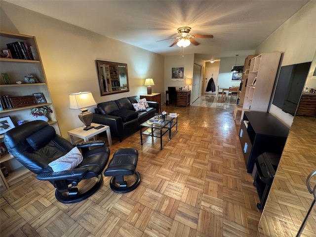 living area featuring ceiling fan