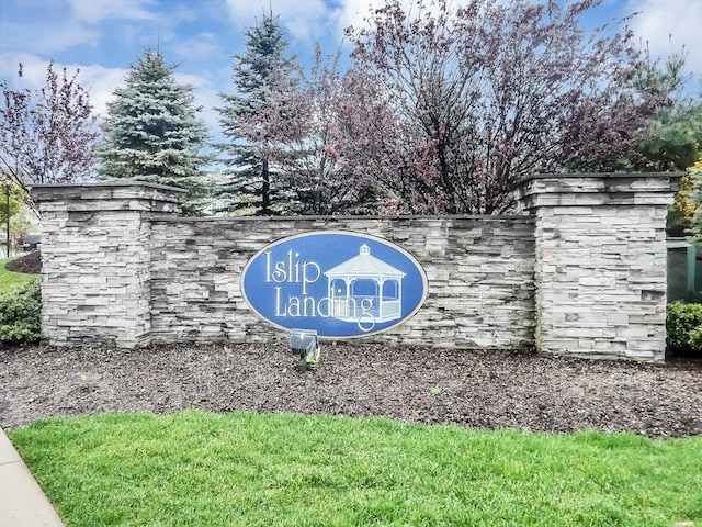 view of community / neighborhood sign