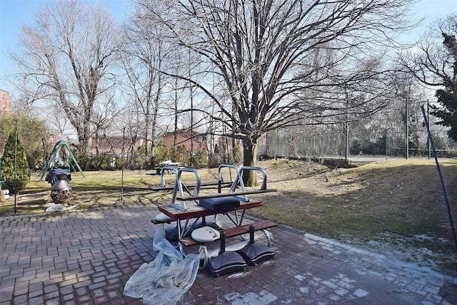 47-27 Little Neck Pkwy Unit L-2, Little Neck, NY 11362 - surrounding community featuring fence and a patio