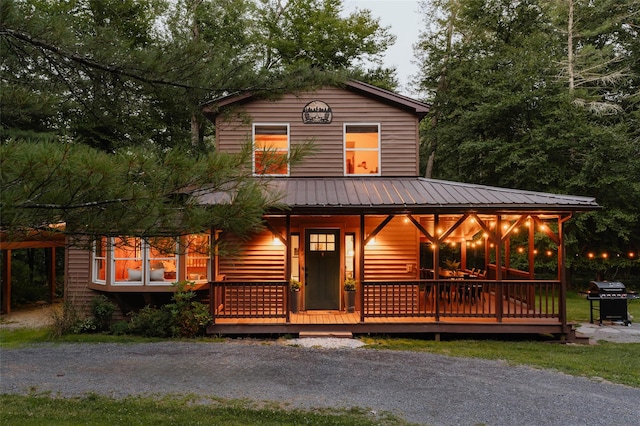 view of front facade featuring metal roof