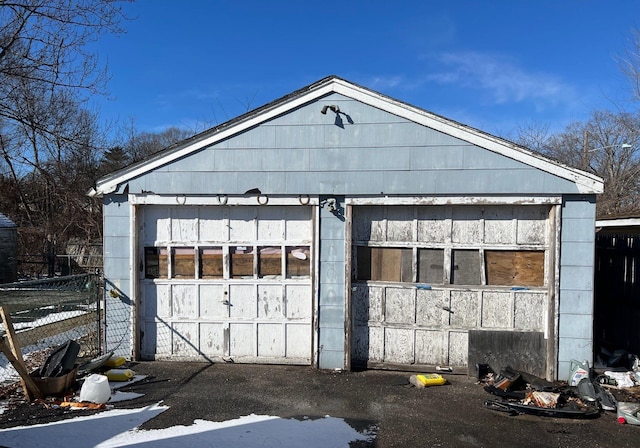 detached garage with fence