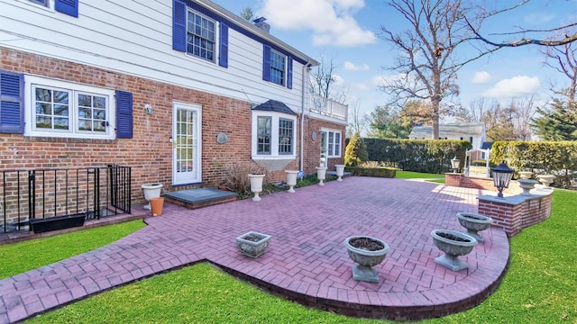 view of patio featuring a fire pit