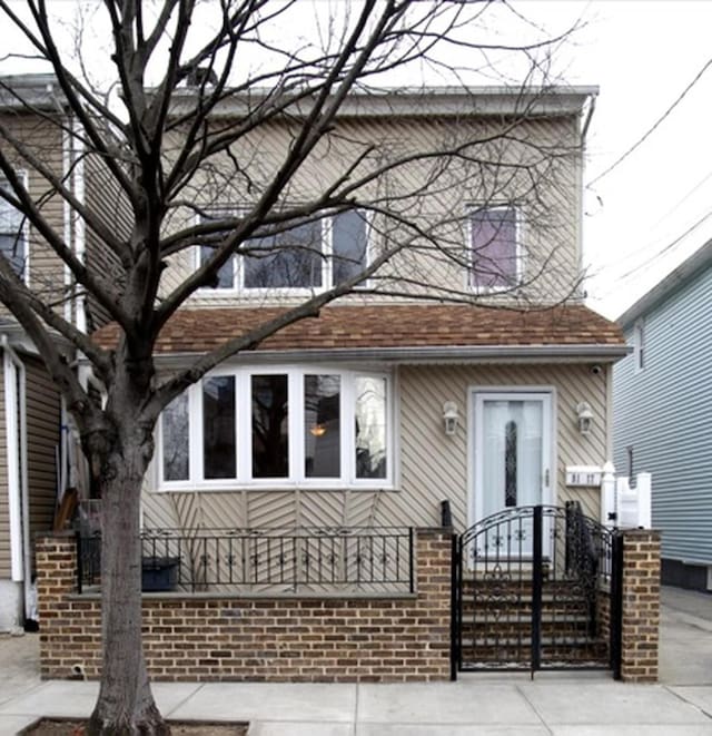 view of front of home featuring a fenced front yard and a gate