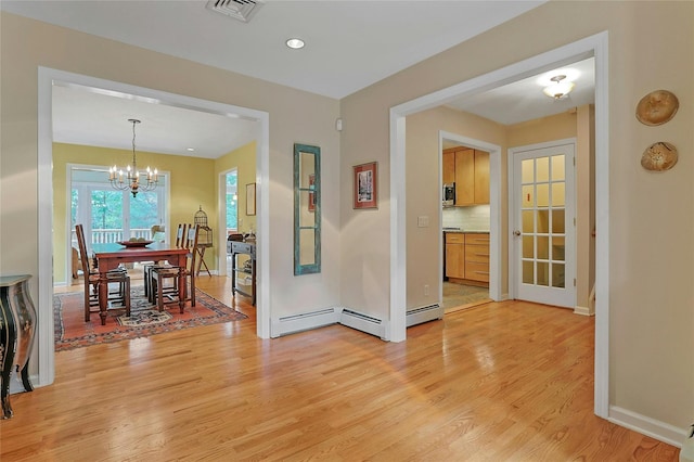 dining area with a notable chandelier, recessed lighting, visible vents, light wood-type flooring, and baseboards