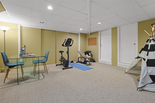 exercise area featuring carpet, a drop ceiling, and recessed lighting