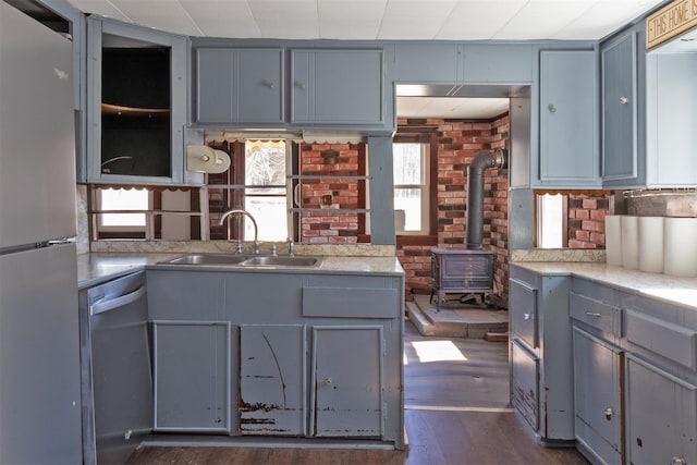 kitchen featuring dark wood-type flooring, gray cabinetry, appliances with stainless steel finishes, and a sink