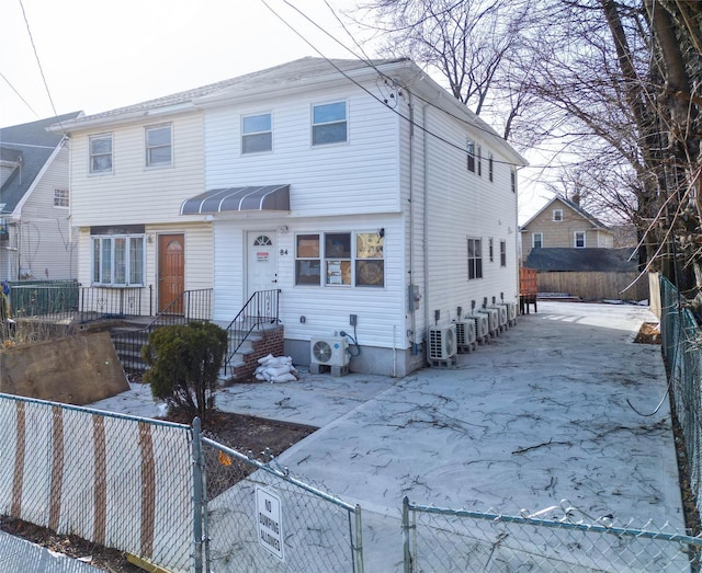 Listing photo 3 for 84 Elm St, Staten Island NY 10310