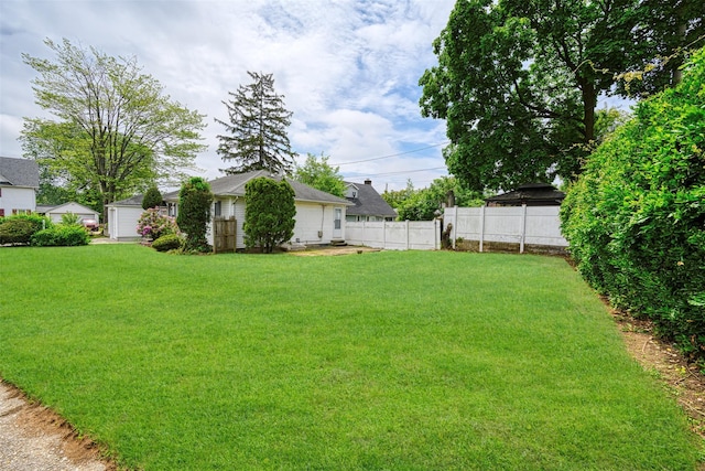2057 Renfrew Ave, Elmont, NY 11003 - view of yard