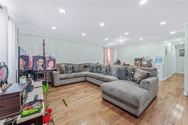 living area with baseboards, recessed lighting, light wood-style flooring, and crown molding