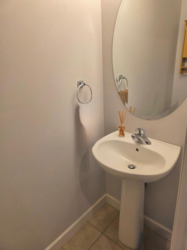 bathroom featuring baseboards and tile patterned floors