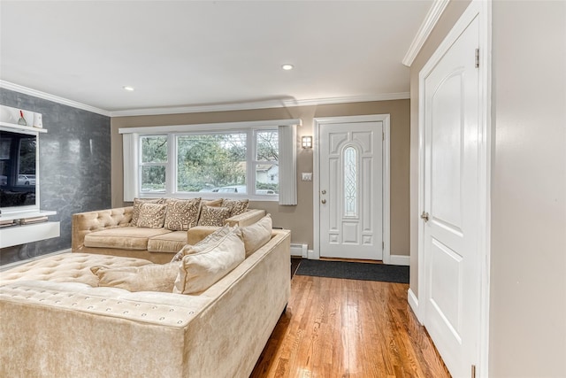 living room featuring ornamental molding, recessed lighting, wood finished floors, and baseboards