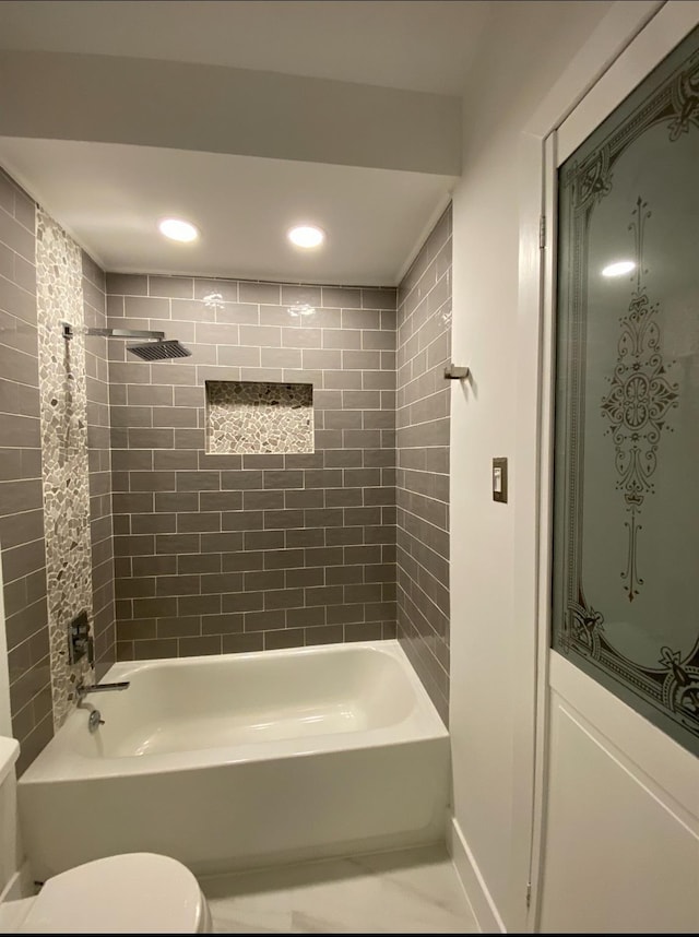 full bath featuring toilet, shower / washtub combination, and recessed lighting