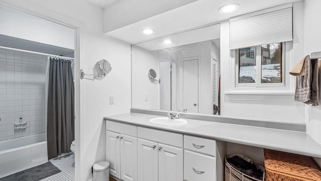 full bath with toilet, tile patterned floors, shower / bath combo with shower curtain, vanity, and recessed lighting