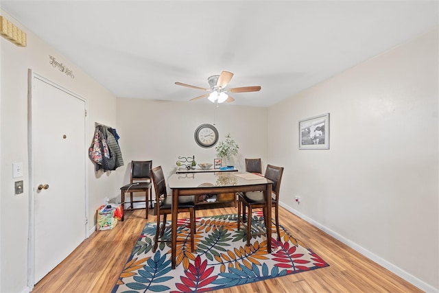 dining space featuring light wood-type flooring, ceiling fan, and baseboards