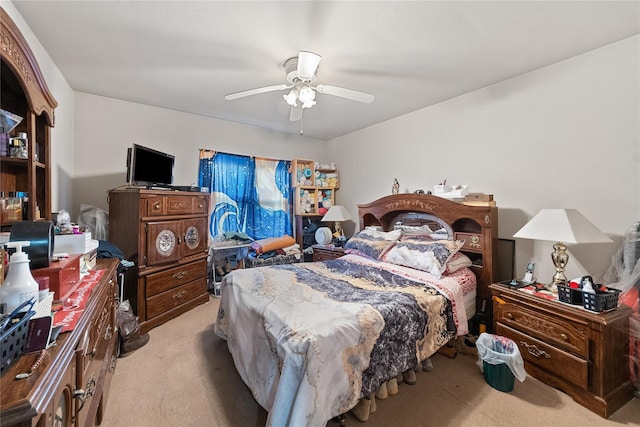 bedroom featuring carpet and a ceiling fan