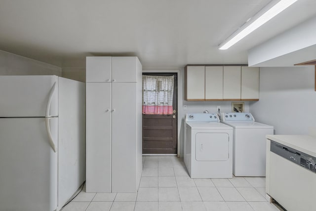 washroom featuring light tile patterned flooring and washing machine and clothes dryer