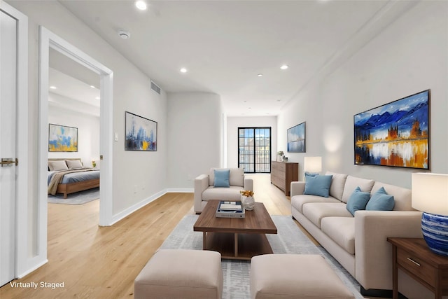 living room featuring recessed lighting, baseboards, light wood-style floors, and visible vents