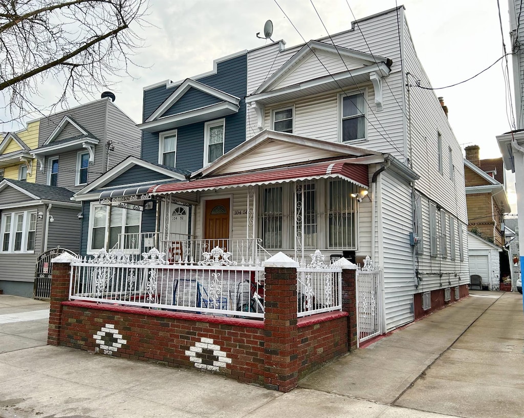 view of front of home with covered porch