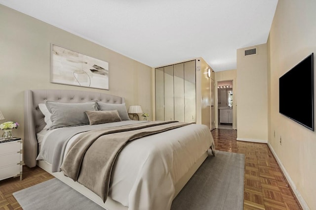 bedroom with visible vents and baseboards