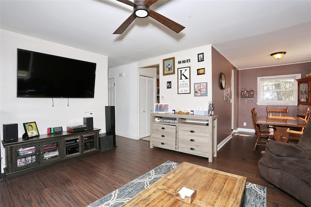 living room featuring a ceiling fan, baseboards, and dark wood-style flooring