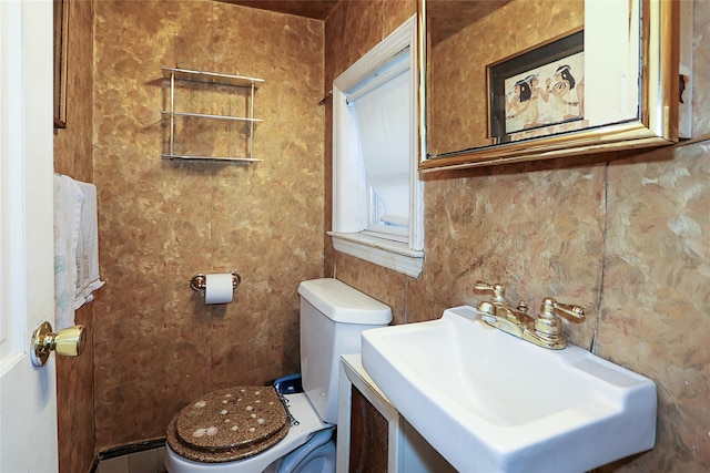 bathroom featuring a sink and toilet