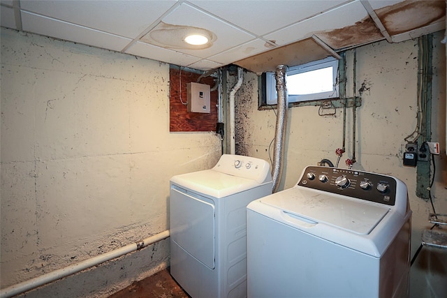 laundry area with laundry area and washer and clothes dryer