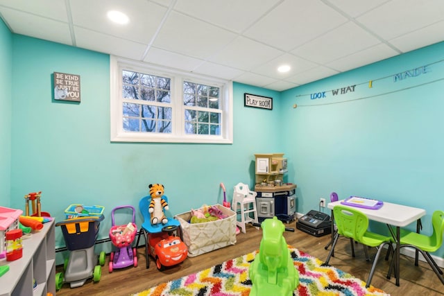 playroom featuring a drop ceiling, wood finished floors, and recessed lighting