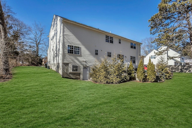 back of house featuring a lawn