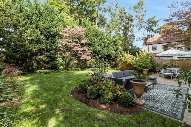 view of yard featuring a patio area, outdoor lounge area, and fence