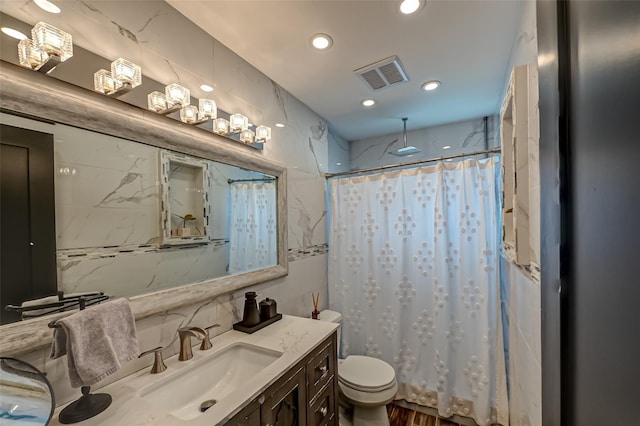 bathroom featuring toilet, recessed lighting, a shower with shower curtain, vanity, and visible vents