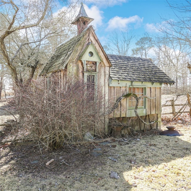 view of outbuilding