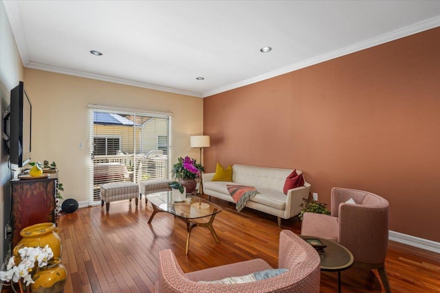 living room featuring hardwood / wood-style flooring, baseboards, crown molding, and recessed lighting