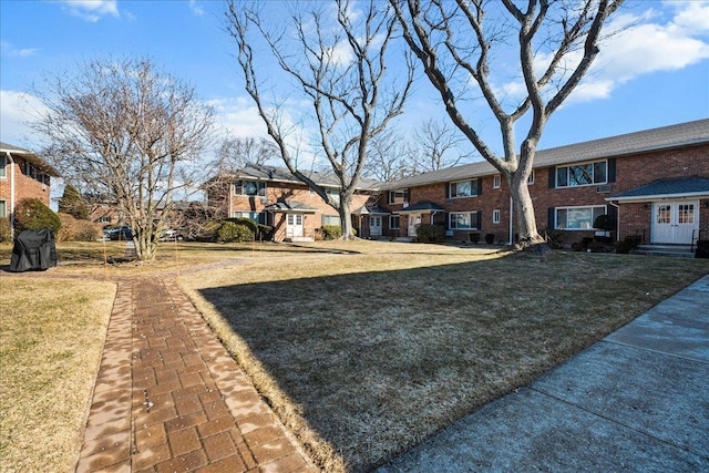 view of yard with a residential view