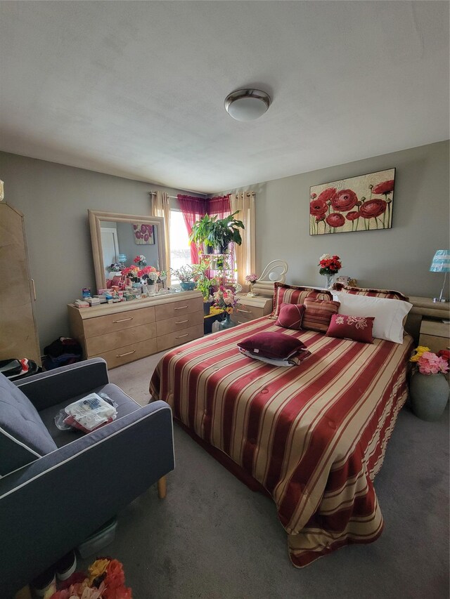 bedroom featuring carpet floors