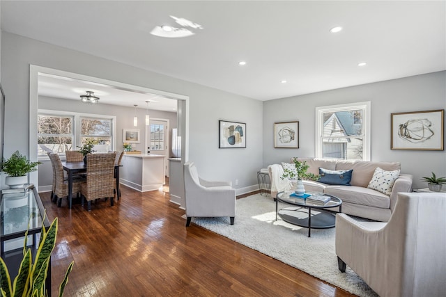 living area featuring baseboards, dark wood-style flooring, and recessed lighting